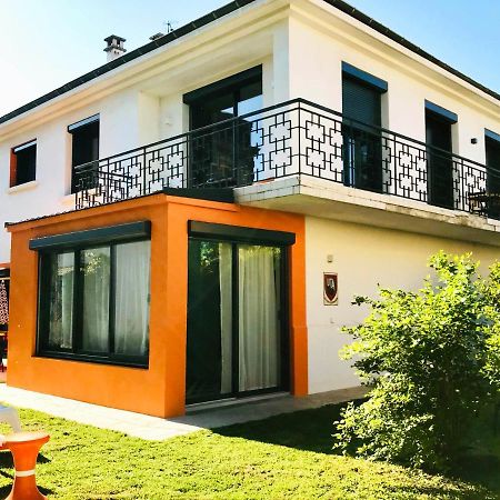 La Maison Pop Appartement Meuble Independant Avec Jardin Romans-sur-Isère Exterior foto